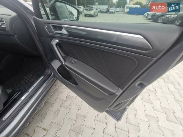 Серый Фольксваген Тигуан, объемом двигателя 2 л и пробегом 213 тыс. км за 21800 $, фото 41 на Automoto.ua