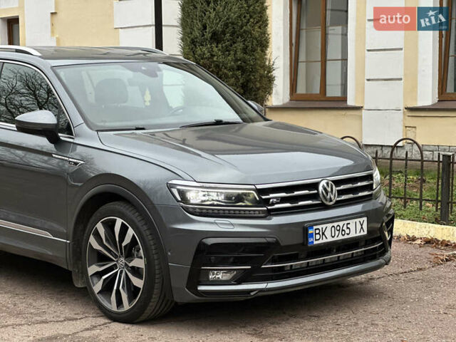 Серый Фольксваген Тигуан, объемом двигателя 1.97 л и пробегом 230 тыс. км за 27100 $, фото 3 на Automoto.ua