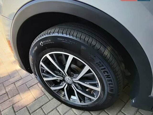 Серый Фольксваген Тигуан, объемом двигателя 2 л и пробегом 49 тыс. км за 19999 $, фото 48 на Automoto.ua