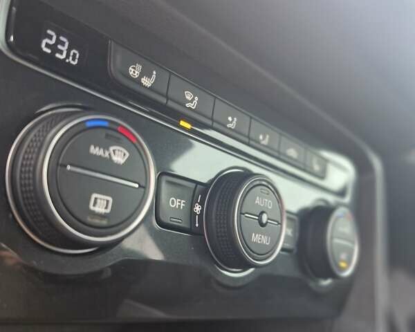 Серый Фольксваген Тигуан, объемом двигателя 2 л и пробегом 213 тыс. км за 21800 $, фото 17 на Automoto.ua