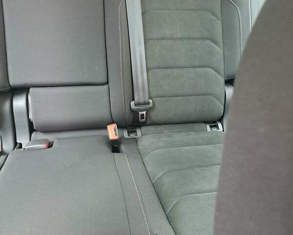 Сірий Фольксваген Тігуан, об'ємом двигуна 2 л та пробігом 77 тис. км за 30900 $, фото 3 на Automoto.ua