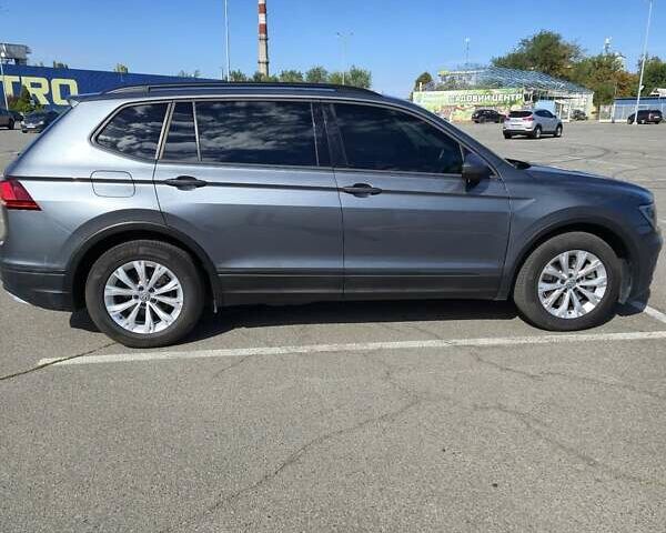 Серый Фольксваген Тигуан, объемом двигателя 1.98 л и пробегом 92 тыс. км за 17500 $, фото 7 на Automoto.ua