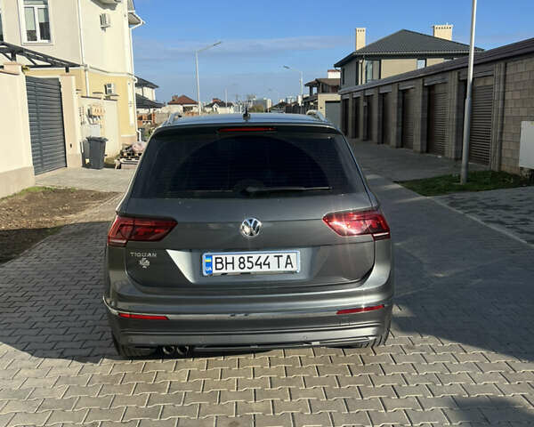 Серый Фольксваген Тигуан, объемом двигателя 1.98 л и пробегом 70 тыс. км за 26000 $, фото 3 на Automoto.ua