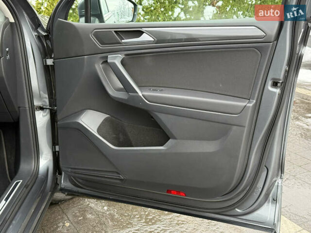 Серый Фольксваген Тигуан, объемом двигателя 2 л и пробегом 241 тыс. км за 26999 $, фото 56 на Automoto.ua