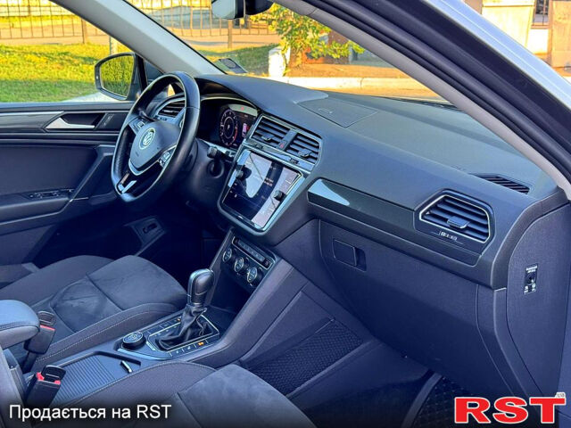 Серый Фольксваген Тигуан, объемом двигателя 2 л и пробегом 237 тыс. км за 28950 $, фото 7 на Automoto.ua