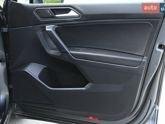 Серый Фольксваген Тигуан, объемом двигателя 1.98 л и пробегом 63 тыс. км за 19250 $, фото 31 на Automoto.ua