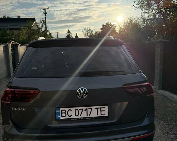 Серый Фольксваген Тигуан, объемом двигателя 1.97 л и пробегом 76 тыс. км за 28000 $, фото 3 на Automoto.ua