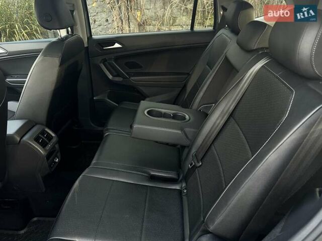 Сірий Фольксваген Тігуан, об'ємом двигуна 2 л та пробігом 84 тис. км за 18500 $, фото 21 на Automoto.ua