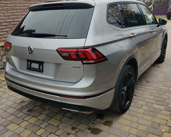 Серый Фольксваген Тигуан, объемом двигателя 2 л и пробегом 298 тыс. км за 17500 $, фото 4 на Automoto.ua