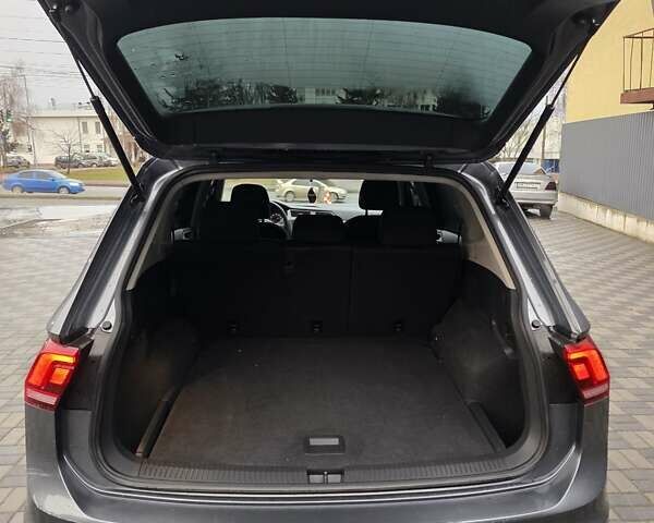 Серый Фольксваген Тигуан, объемом двигателя 2 л и пробегом 186 тыс. км за 14849 $, фото 17 на Automoto.ua