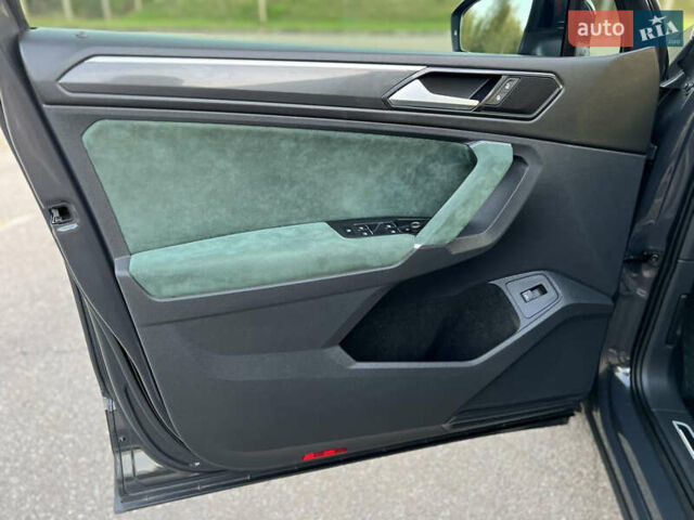 Сірий Фольксваген Тігуан, об'ємом двигуна 1.98 л та пробігом 123 тис. км за 29700 $, фото 12 на Automoto.ua