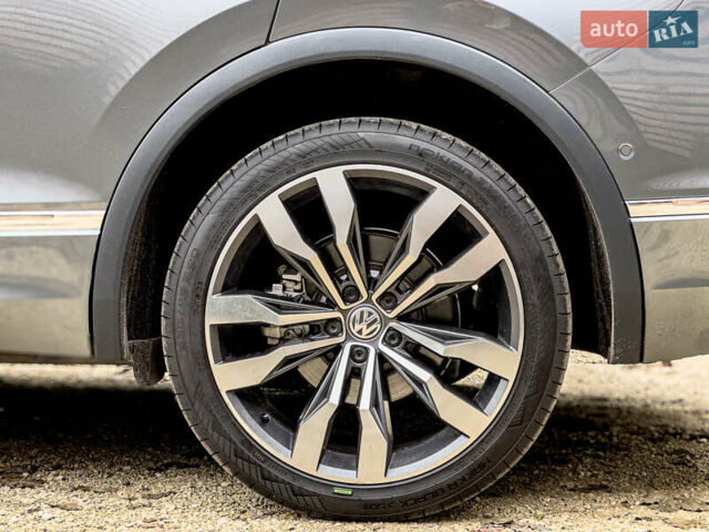 Сірий Фольксваген Тігуан, об'ємом двигуна 1.98 л та пробігом 230 тис. км за 27700 $, фото 61 на Automoto.ua