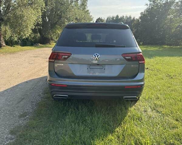 Серый Фольксваген Тигуан, объемом двигателя 1.98 л и пробегом 136 тыс. км за 17250 $, фото 4 на Automoto.ua