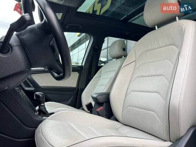 Сірий Фольксваген Тігуан, об'ємом двигуна 2 л та пробігом 40 тис. км за 28200 $, фото 16 на Automoto.ua