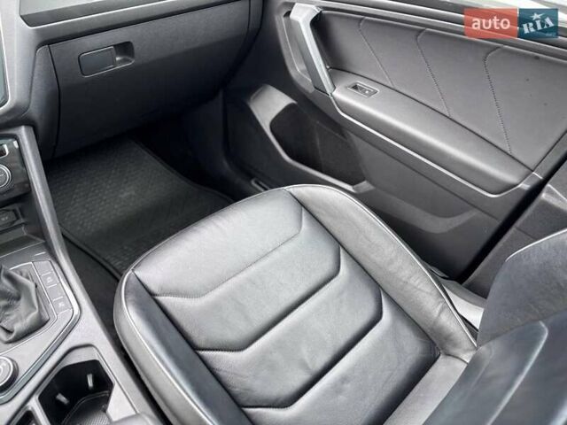 Серый Фольксваген Тигуан, объемом двигателя 1.98 л и пробегом 101 тыс. км за 24999 $, фото 44 на Automoto.ua