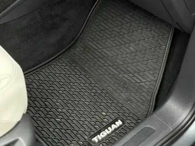 Серый Фольксваген Тигуан, объемом двигателя 2 л и пробегом 130 тыс. км за 14500 $, фото 6 на Automoto.ua