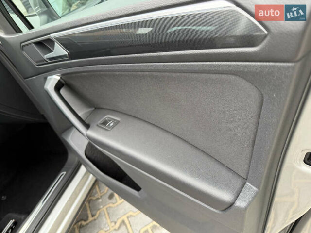 Серый Фольксваген Тигуан, объемом двигателя 2 л и пробегом 87 тыс. км за 23900 $, фото 93 на Automoto.ua