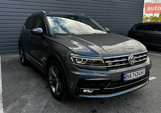 Серый Фольксваген Тигуан, объемом двигателя 1.98 л и пробегом 76 тыс. км за 32000 $, фото 2 на Automoto.ua