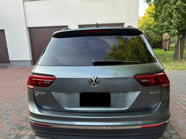 Серый Фольксваген Тигуан, объемом двигателя 2 л и пробегом 96 тыс. км за 10000 $, фото 3 на Automoto.ua