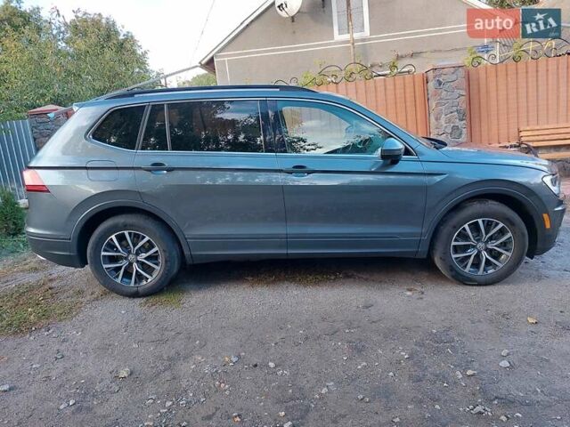 Сірий Фольксваген Тігуан, об'ємом двигуна 0 л та пробігом 251 тис. км за 17000 $, фото 3 на Automoto.ua