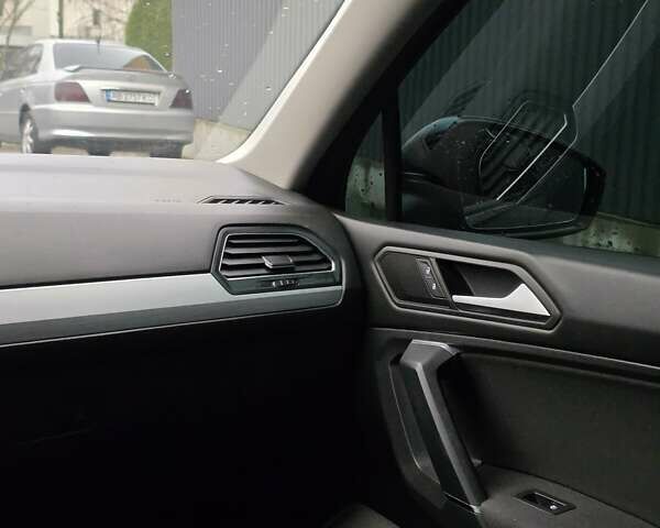 Серый Фольксваген Тигуан, объемом двигателя 2 л и пробегом 186 тыс. км за 14849 $, фото 33 на Automoto.ua