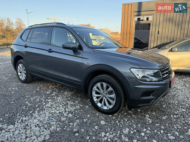 Серый Фольксваген Тигуан, объемом двигателя 2 л и пробегом 121 тыс. км за 16300 $, фото 3 на Automoto.ua