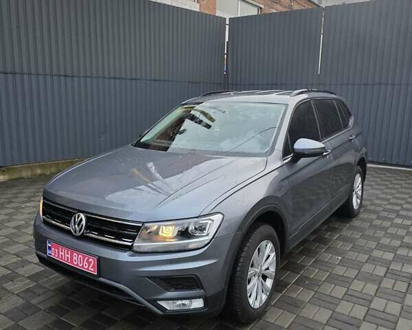 Серый Фольксваген Тигуан, объемом двигателя 2 л и пробегом 186 тыс. км за 14849 $, фото 2 на Automoto.ua