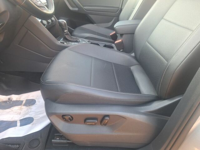 Серый Фольксваген Тигуан, объемом двигателя 2 л и пробегом 111 тыс. км за 18650 $, фото 22 на Automoto.ua