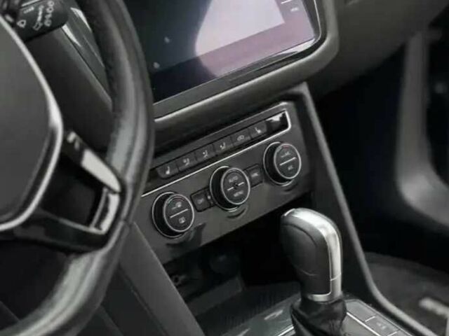 Серый Фольксваген Тигуан, объемом двигателя 2 л и пробегом 130 тыс. км за 14500 $, фото 9 на Automoto.ua