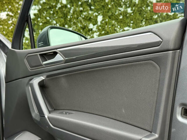 Серый Фольксваген Тигуан, объемом двигателя 2 л и пробегом 241 тыс. км за 26999 $, фото 55 на Automoto.ua