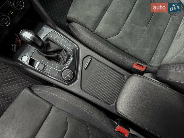 Сірий Фольксваген Тігуан, об'ємом двигуна 1.98 л та пробігом 230 тис. км за 27700 $, фото 76 на Automoto.ua