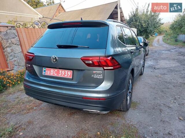Сірий Фольксваген Тігуан, об'ємом двигуна 0 л та пробігом 251 тис. км за 17000 $, фото 4 на Automoto.ua