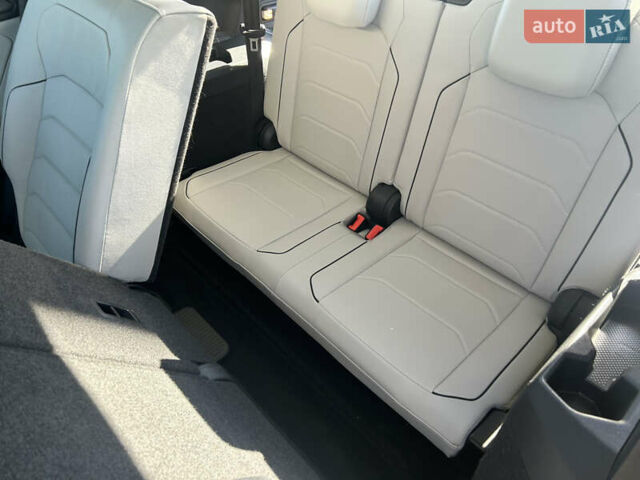 Серый Фольксваген Тигуан, объемом двигателя 2 л и пробегом 212 тыс. км за 26500 $, фото 10 на Automoto.ua