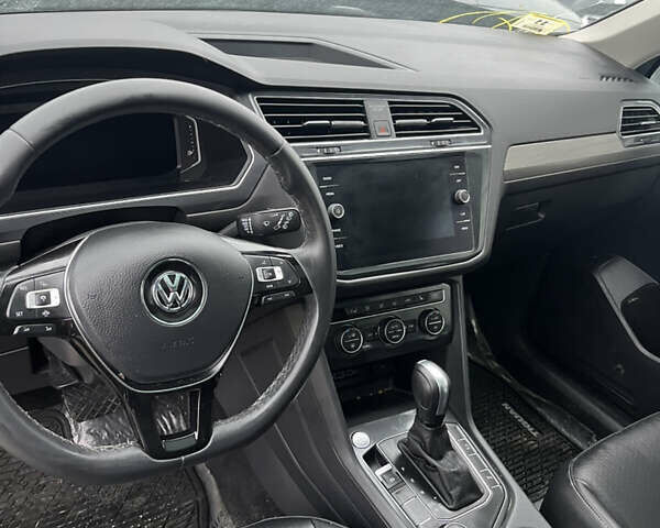 Сірий Фольксваген Тігуан, об'ємом двигуна 2 л та пробігом 176 тис. км за 13500 $, фото 8 на Automoto.ua