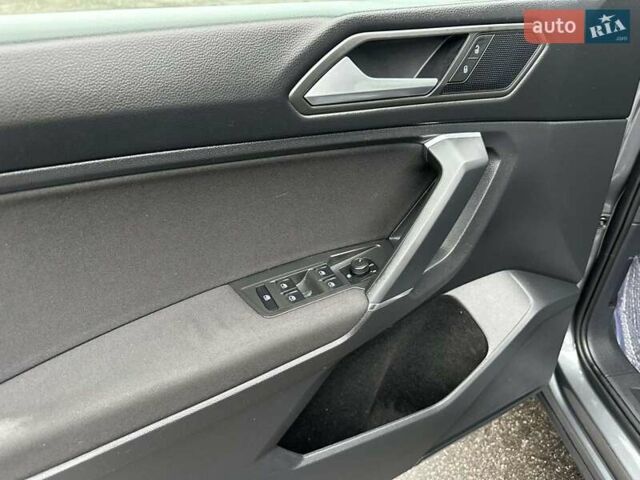 Серый Фольксваген Тигуан, объемом двигателя 1.98 л и пробегом 182 тыс. км за 16500 $, фото 4 на Automoto.ua