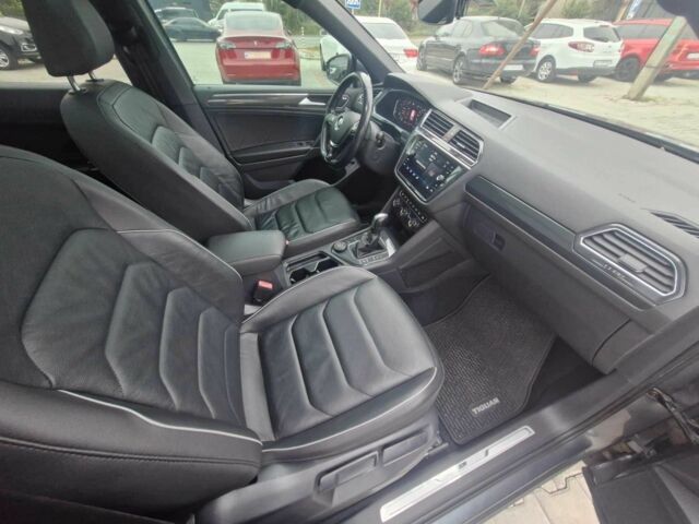 Серый Фольксваген Тигуан, объемом двигателя 2 л и пробегом 214 тыс. км за 21800 $, фото 12 на Automoto.ua