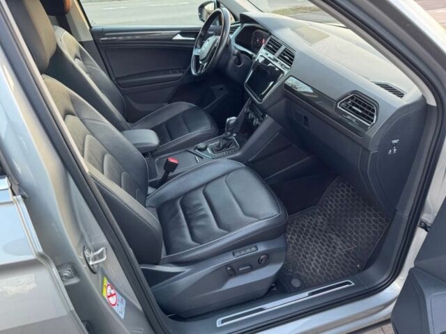 Серый Фольксваген Тигуан, объемом двигателя 2 л и пробегом 74 тыс. км за 17900 $, фото 4 на Automoto.ua