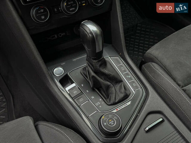 Сірий Фольксваген Тігуан, об'ємом двигуна 1.98 л та пробігом 230 тис. км за 27700 $, фото 77 на Automoto.ua