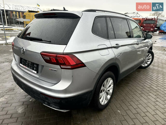 Серый Фольксваген Тигуан, объемом двигателя 2 л и пробегом 208 тыс. км за 12999 $, фото 7 на Automoto.ua