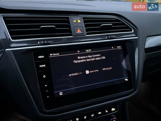 Серый Фольксваген Тигуан, объемом двигателя 2 л и пробегом 143 тыс. км за 29500 $, фото 50 на Automoto.ua