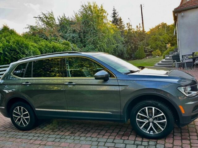 Серый Фольксваген Тигуан, объемом двигателя 2 л и пробегом 96 тыс. км за 10000 $, фото 1 на Automoto.ua