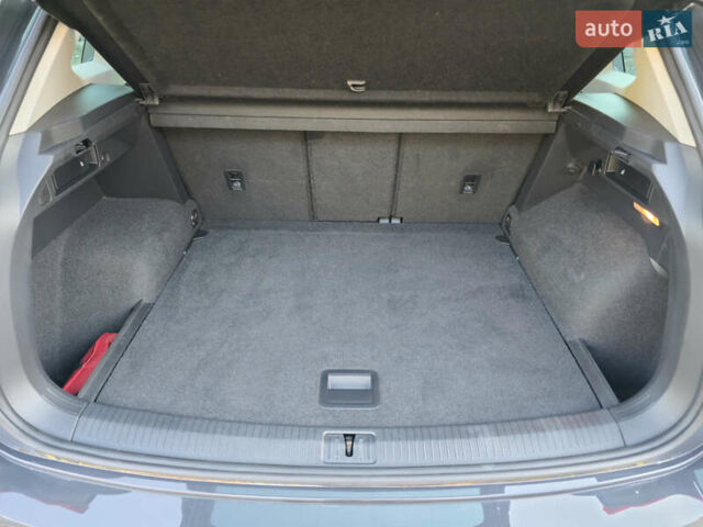 Серый Фольксваген Тигуан, объемом двигателя 2 л и пробегом 143 тыс. км за 29500 $, фото 38 на Automoto.ua