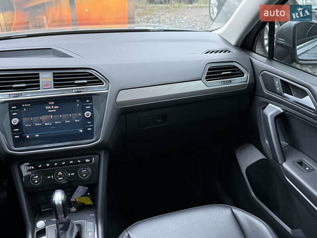 Сірий Фольксваген Тігуан, об'ємом двигуна 2 л та пробігом 62 тис. км за 21500 $, фото 36 на Automoto.ua
