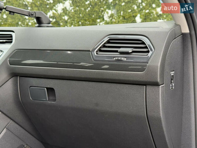 Серый Фольксваген Тигуан, объемом двигателя 2 л и пробегом 241 тыс. км за 26999 $, фото 54 на Automoto.ua