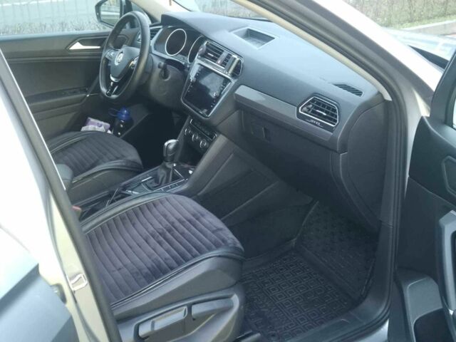 Серый Фольксваген Тигуан, объемом двигателя 2 л и пробегом 73 тыс. км за 21000 $, фото 11 на Automoto.ua