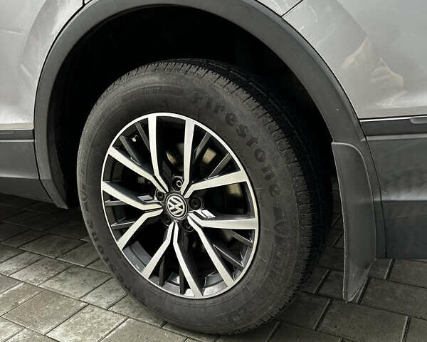 Сірий Фольксваген Тігуан, об'ємом двигуна 2 л та пробігом 195 тис. км за 16200 $, фото 26 на Automoto.ua