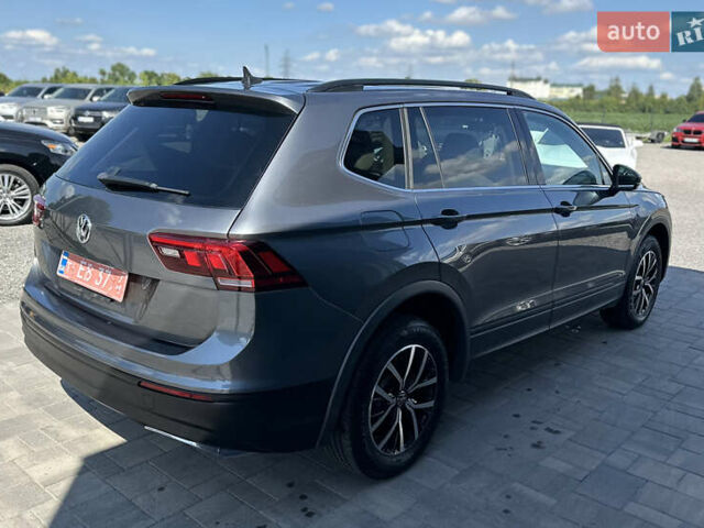 Сірий Фольксваген Тігуан, об'ємом двигуна 2 л та пробігом 122 тис. км за 17488 $, фото 4 на Automoto.ua
