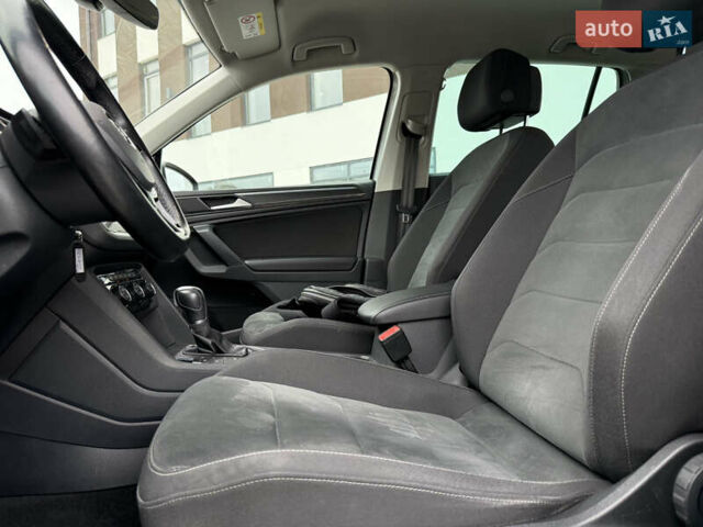 Серый Фольксваген Тигуан, объемом двигателя 2 л и пробегом 87 тыс. км за 23900 $, фото 60 на Automoto.ua