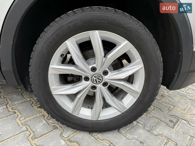 Серый Фольксваген Тигуан, объемом двигателя 2 л и пробегом 87 тыс. км за 23900 $, фото 38 на Automoto.ua