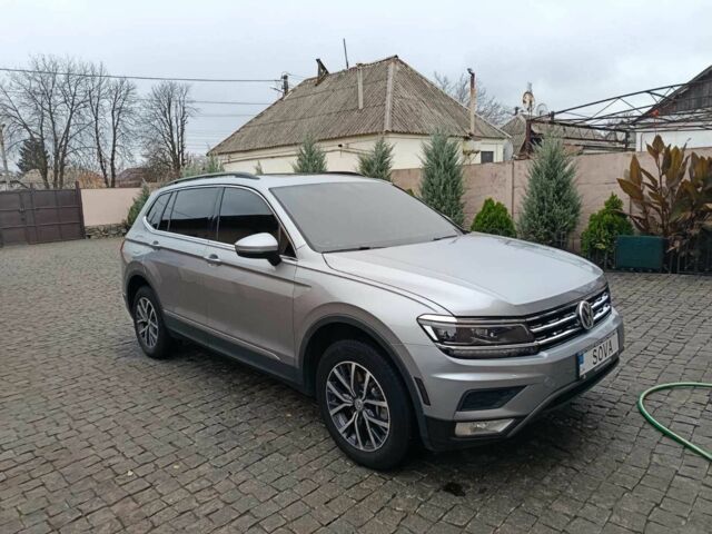 Серый Фольксваген Тигуан, объемом двигателя 2 л и пробегом 109 тыс. км за 21000 $, фото 9 на Automoto.ua